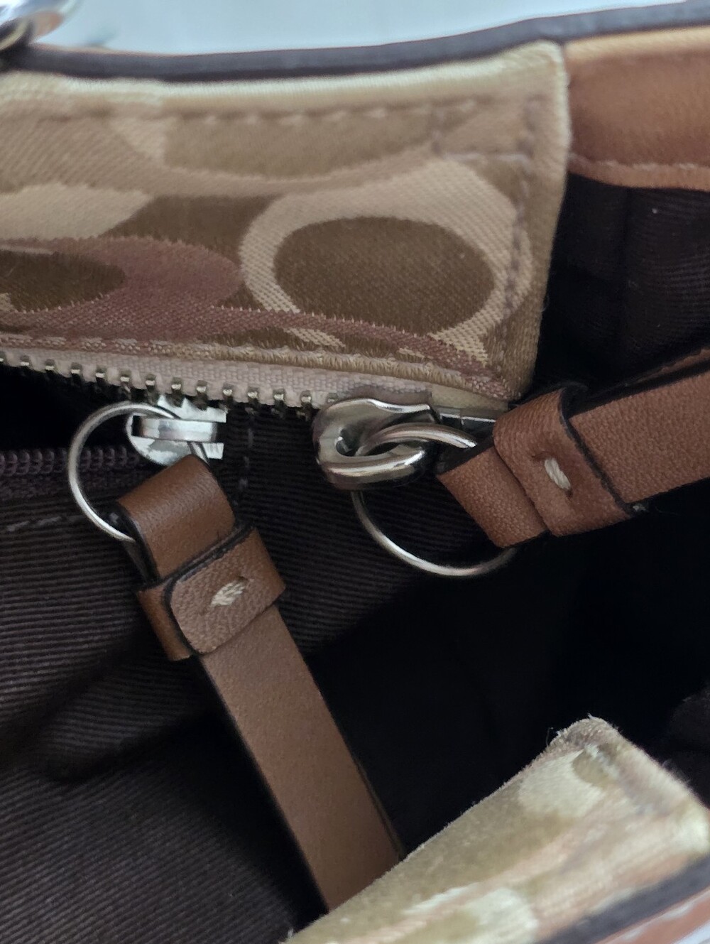 Coach Gallery Pleated Tote With Leather trim (2009) - Picture 8 of 15